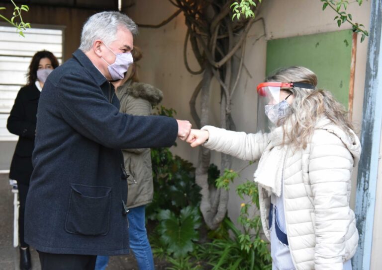 Gay visitó la sede del jardín de Infantes 910 1