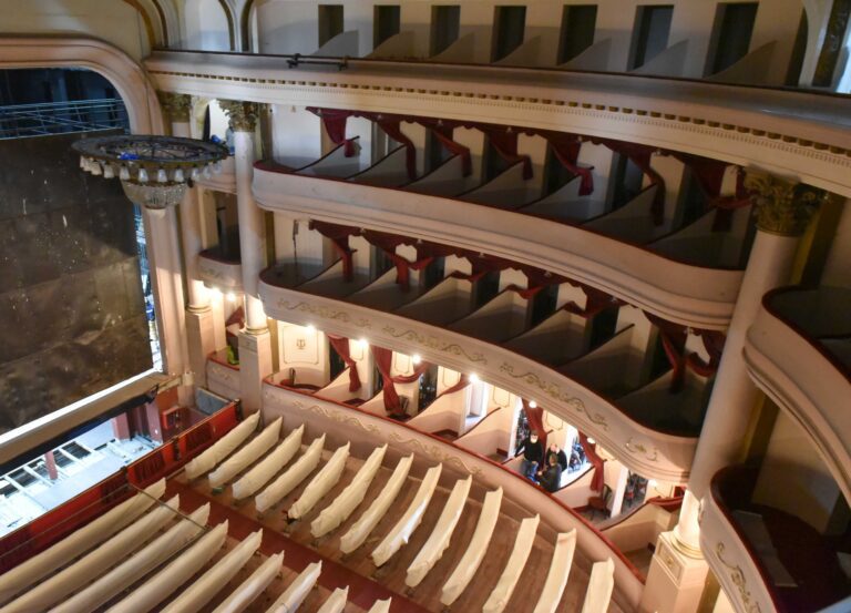 teatro municipal mantenimiento araña32