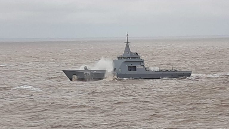 ya-navega-por-aguas-nacionales-el-patrullero-oceanico-ara-almirante-storni-aga-bahia-blanca-desktop