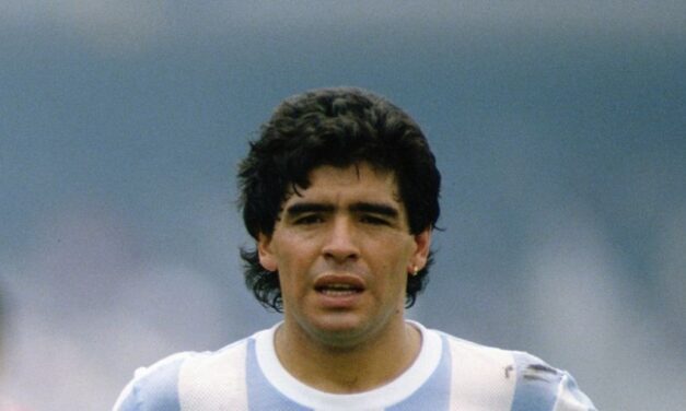 Subastan otra icónica camiseta de Diego Maradona del Mundial 1986