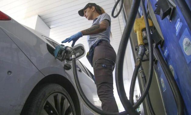 Llenar el tanque es más caro: YPF aumentó 3,8% todos sus combustibles