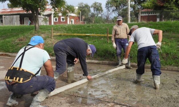 El Municipio realiza reparaciones de hormigón en calles Pellegrini y Alem