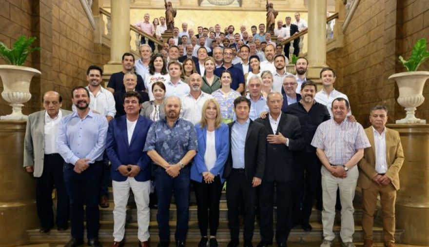 20231127162124_intendentes-peronistas-con-axel
