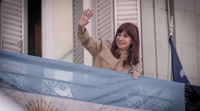 cristina-kirchner-saludo-a-la-mi-1080x600.jpg