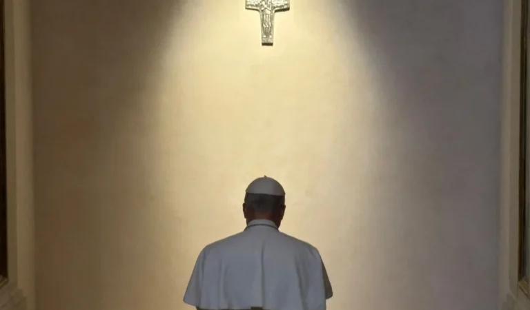 leon-xiv-visita-la-tumba-franciscopng