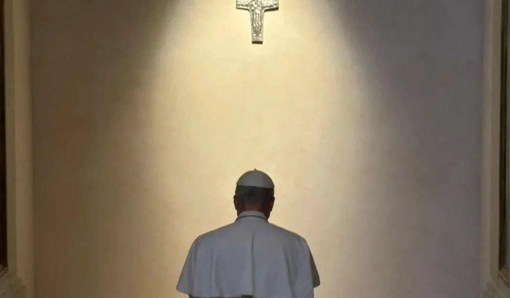 leon-xiv-visita-la-tumba-franciscopng