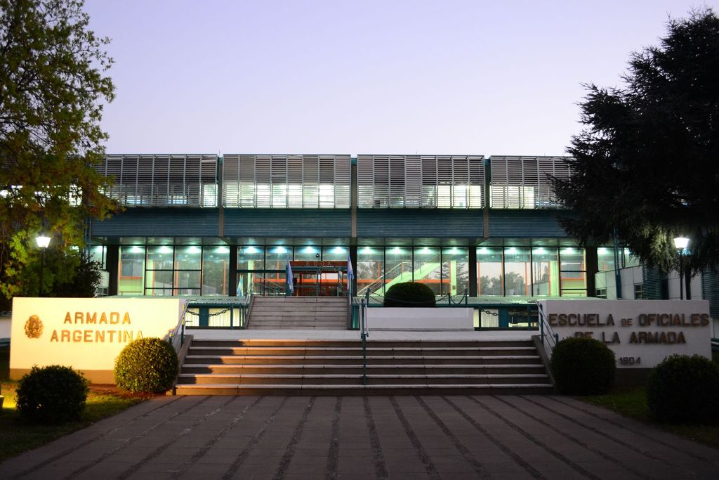 Foto_del_frente_de_la_Escuela_de_Oficiales_de_la_Armad
